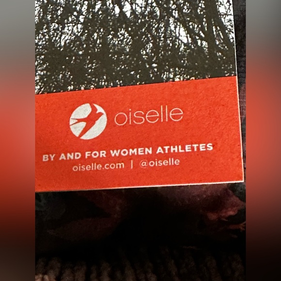 Oiselle Size S Reversible Flip Side Puffy Vest NWT - Picture 5 of 8